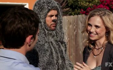 Elijah Wood, Jason Gann i Fiona Gubelmann (Wilfred, FX)