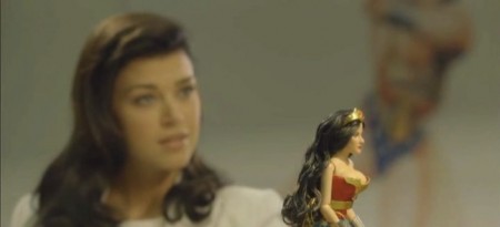 Diana i sporna lutkica (Adrianne Palicki;Wonder Woman, NBC)