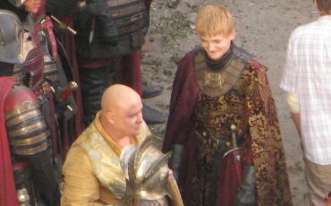 Varys i kralj Joffrey (7kingdoms.ru)